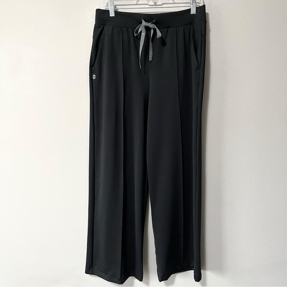 Figs Salina FORMx High Waisted Relaxed Wide Leg Scrub Pant Black Large Regular - Picture 6 of 13